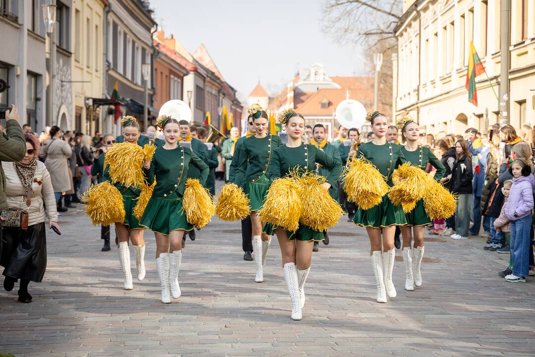 Miestą budino šventinė eisena 