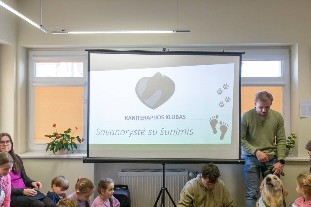 Pakvietė vaikus skaityti su šunimis
