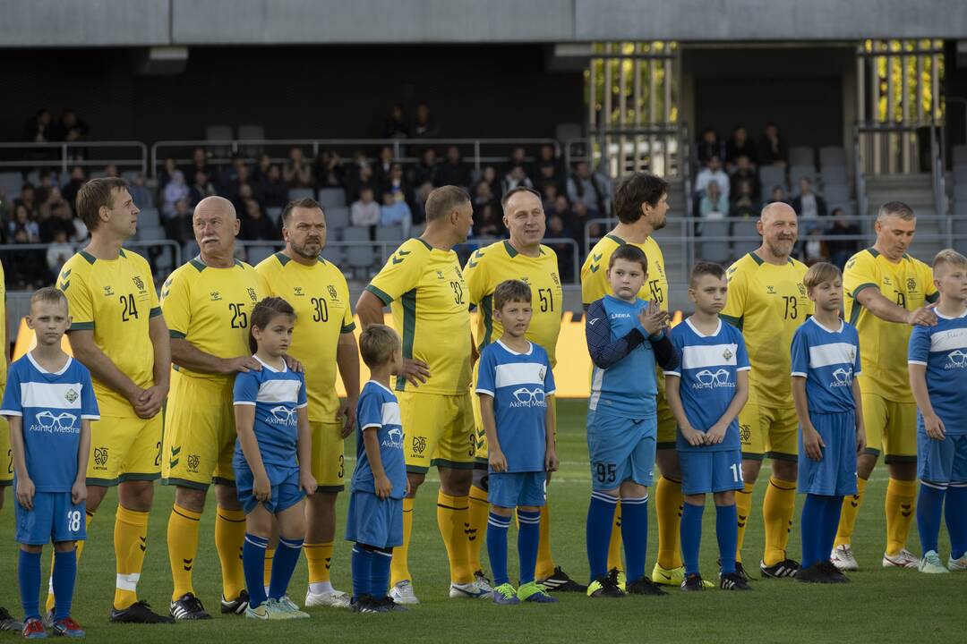 Kauno S. Dariaus ir S. Girėno stadione įvyko Lietuvos ir FIFA futbolo legendų rungtynės