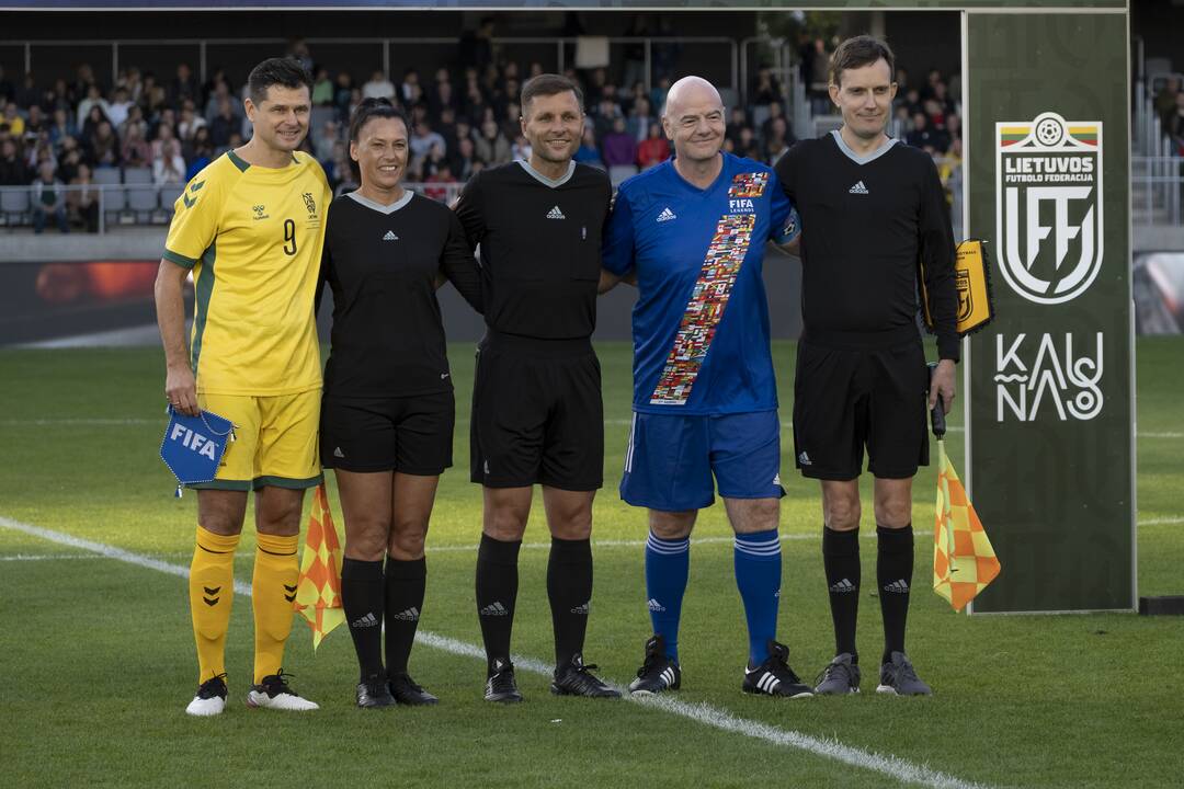 Kauno S. Dariaus ir S. Girėno stadione įvyko Lietuvos ir FIFA futbolo legendų rungtynės