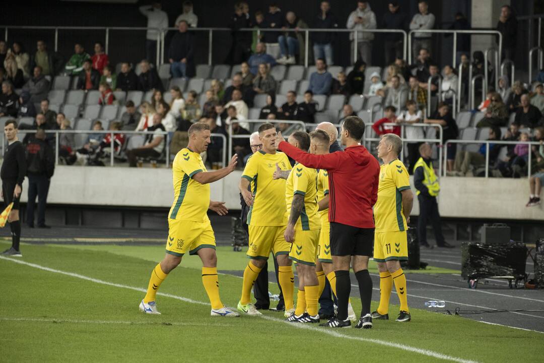 Kauno S. Dariaus ir S. Girėno stadione įvyko Lietuvos ir FIFA futbolo legendų rungtynės