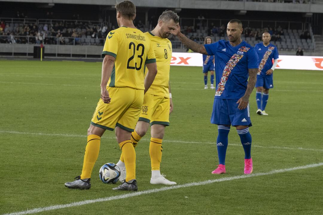 Kauno S. Dariaus ir S. Girėno stadione įvyko Lietuvos ir FIFA futbolo legendų rungtynės