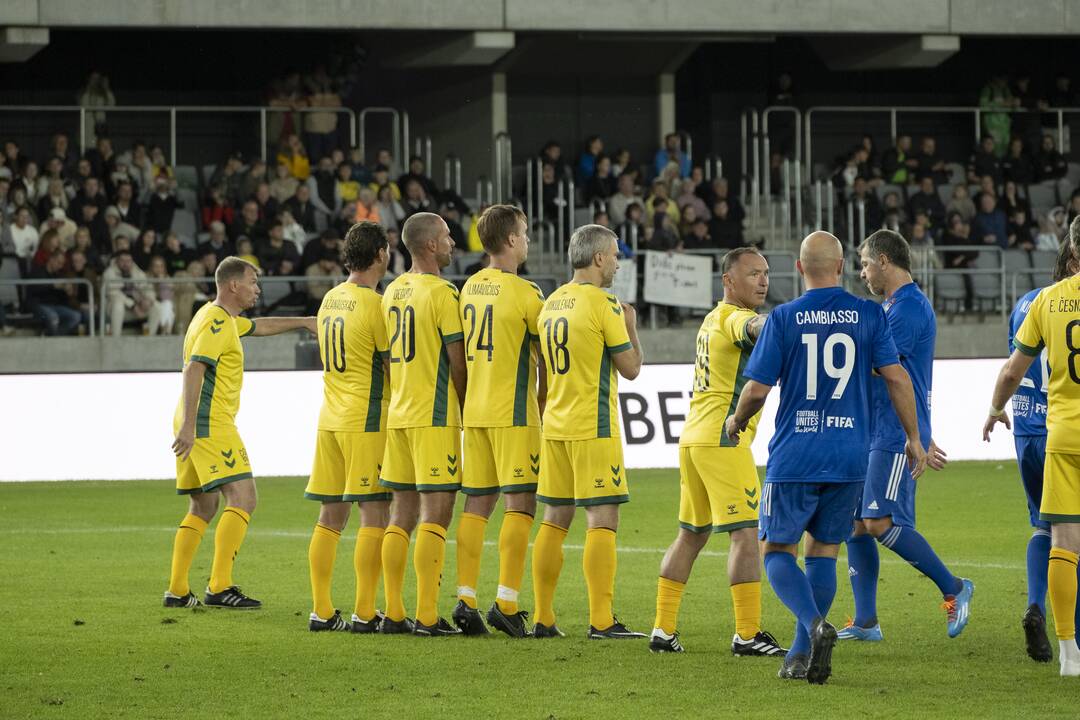 Kauno S. Dariaus ir S. Girėno stadione įvyko Lietuvos ir FIFA futbolo legendų rungtynės