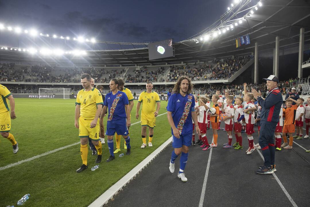Kauno S. Dariaus ir S. Girėno stadione įvyko Lietuvos ir FIFA futbolo legendų rungtynės
