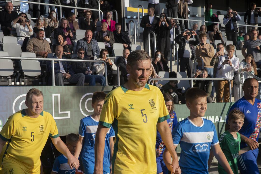 Kauno S. Dariaus ir S. Girėno stadione įvyko Lietuvos ir FIFA futbolo legendų rungtynės