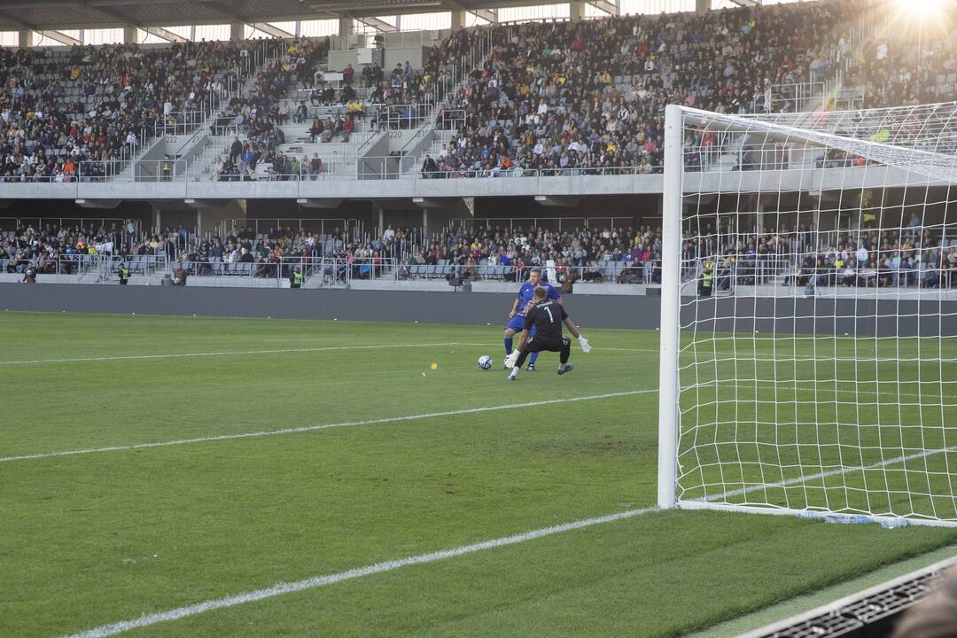 Kauno S. Dariaus ir S. Girėno stadione įvyko Lietuvos ir FIFA futbolo legendų rungtynės