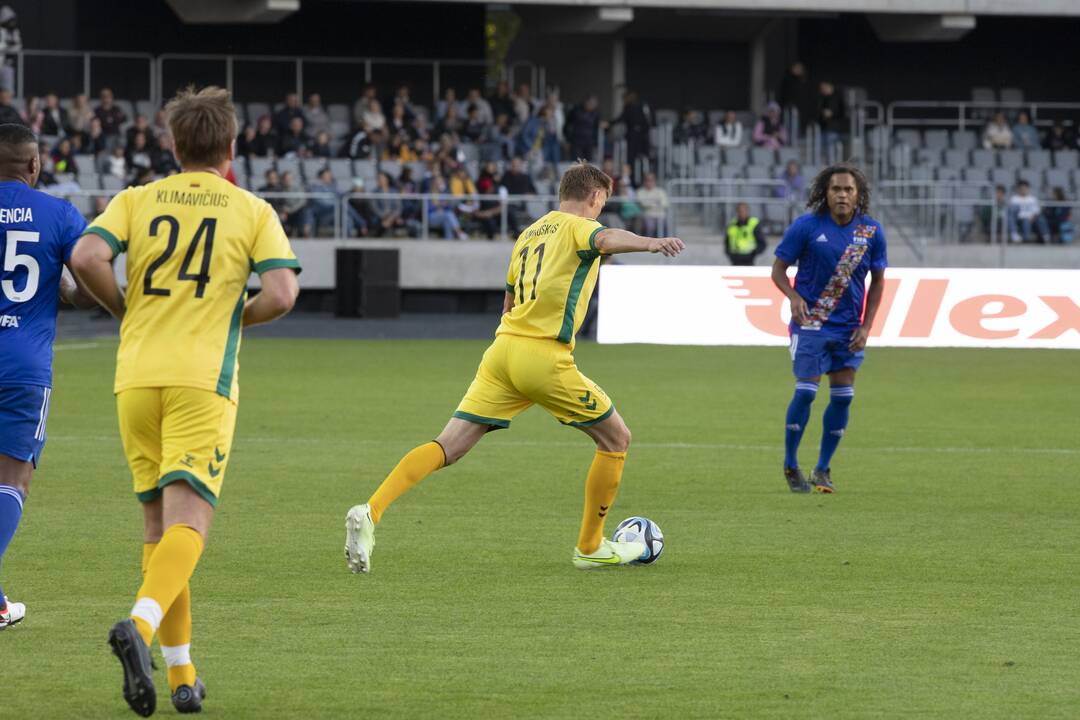 Kauno S. Dariaus ir S. Girėno stadione įvyko Lietuvos ir FIFA futbolo legendų rungtynės