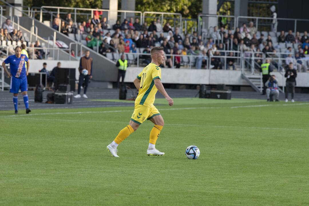 Kauno S. Dariaus ir S. Girėno stadione įvyko Lietuvos ir FIFA futbolo legendų rungtynės