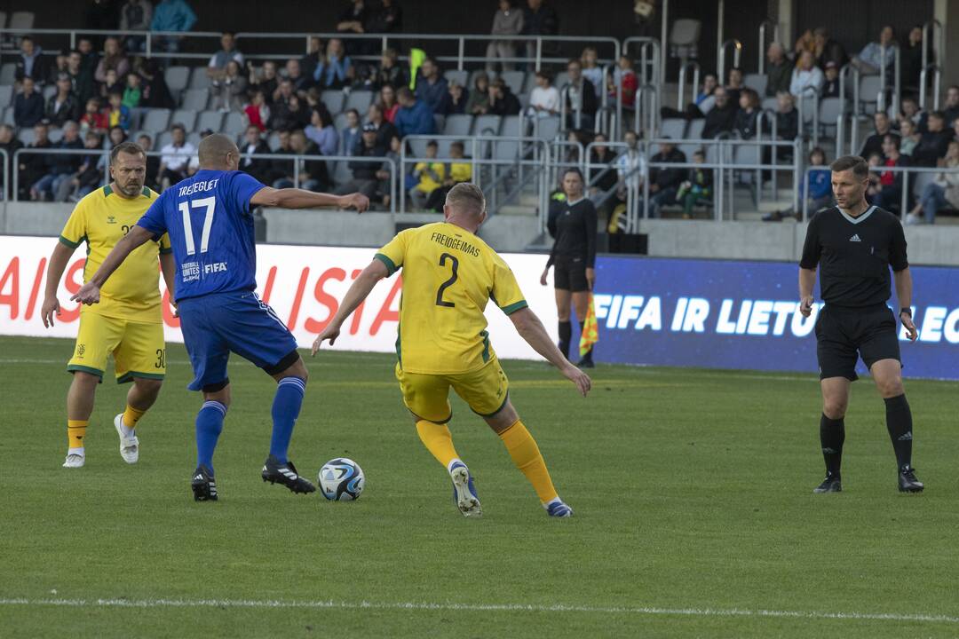 Kauno S. Dariaus ir S. Girėno stadione įvyko Lietuvos ir FIFA futbolo legendų rungtynės