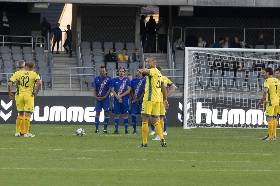 Kauno S. Dariaus ir S. Girėno stadione įvyko Lietuvos ir FIFA futbolo legendų rungtynės