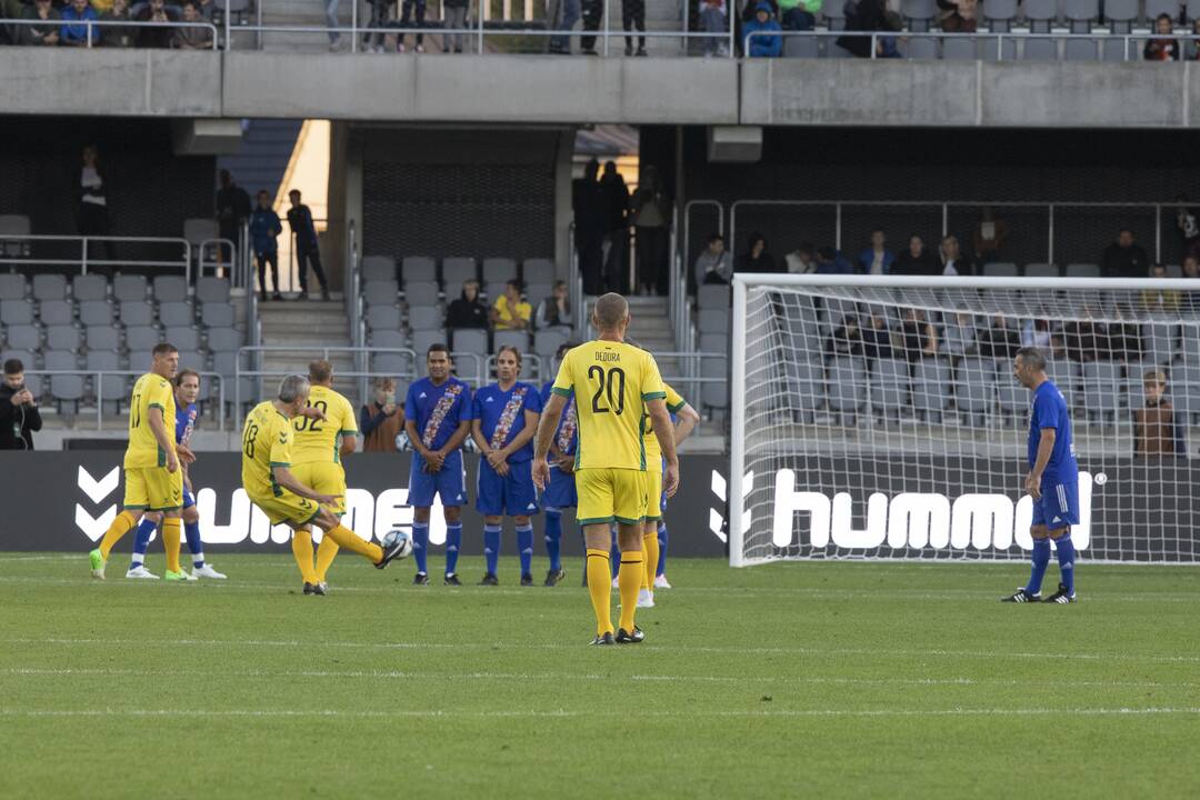Kauno S. Dariaus ir S. Girėno stadione įvyko Lietuvos ir FIFA futbolo legendų rungtynės