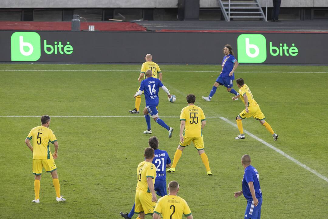 Kauno S. Dariaus ir S. Girėno stadione įvyko Lietuvos ir FIFA futbolo legendų rungtynės