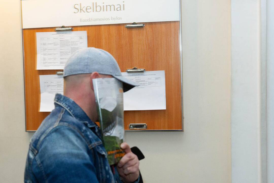 Teisiama pavojinga kalinių gauja