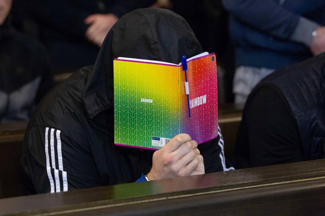 Teisiama pavojinga kalinių gauja