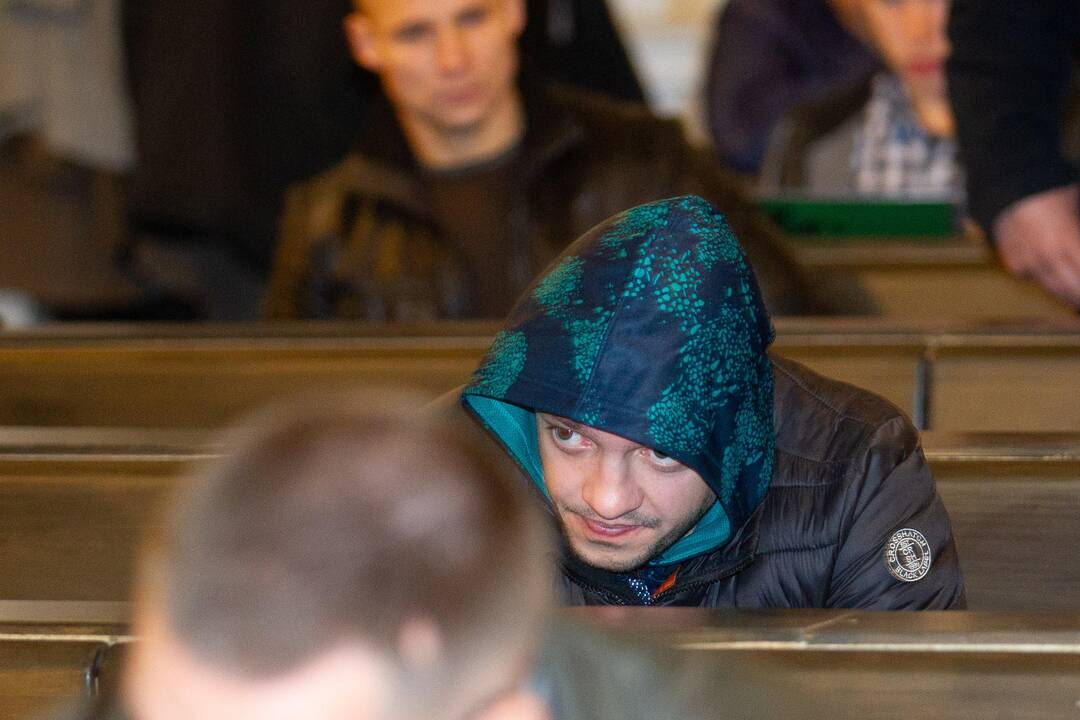 Teisiama pavojinga kalinių gauja
