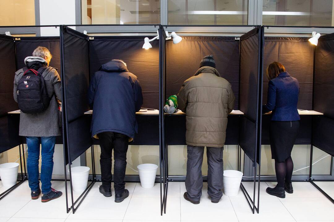 Pirmąją išankstinio balsavimo dieną balsuoti atėjo 1,42 proc. rinkėjų