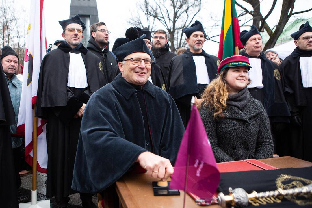 VU akcija: dalijo „Diplomus už Ačių"