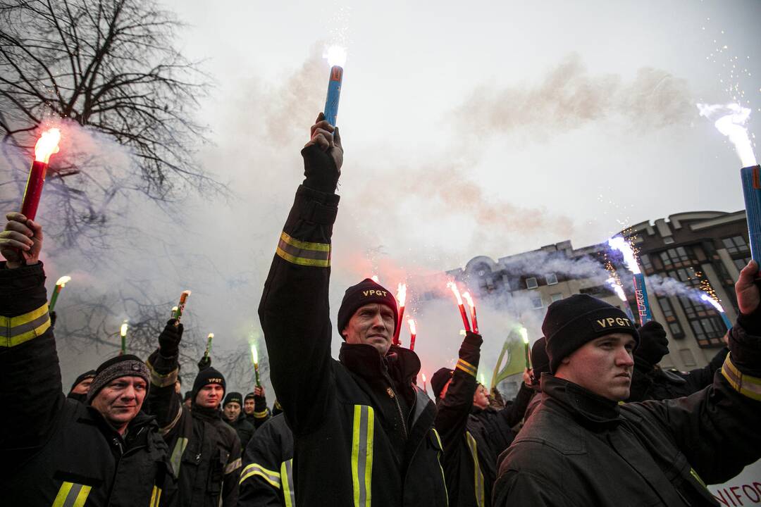 Pareigūnų protestas prie Seimo