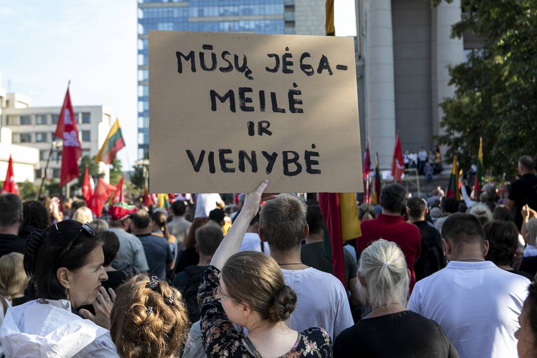 Protestas prie Seimo prieš COVID-19 ribojimus