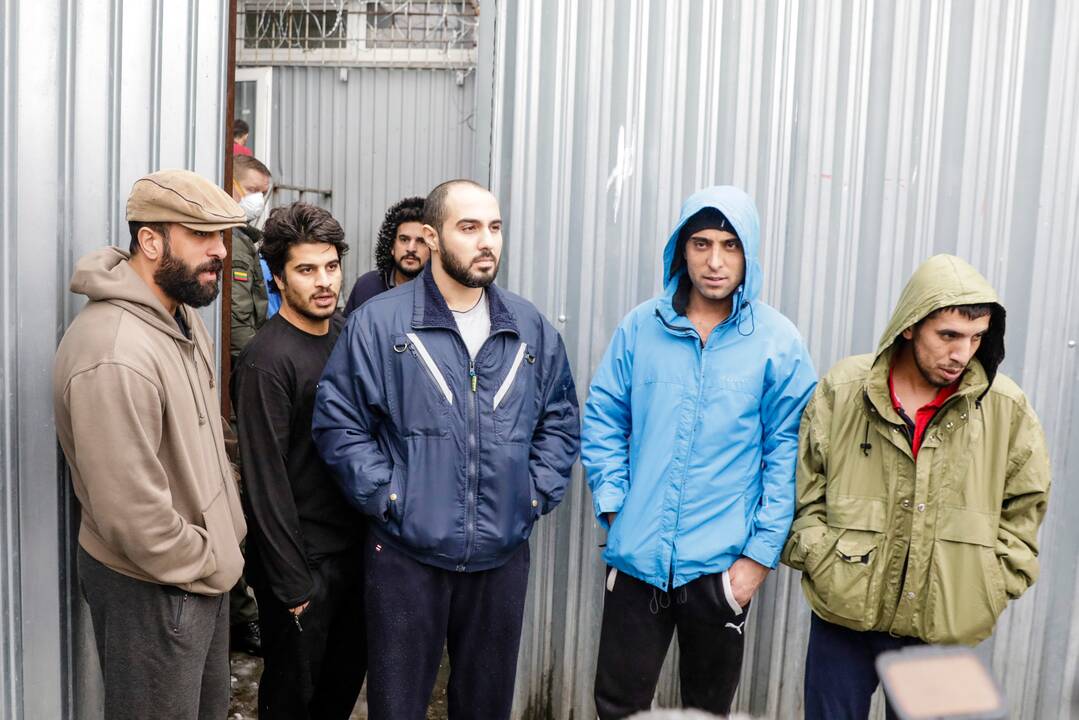 Pasienyje su Baltarusija apgręžta dešimt neteisėtų migrantų