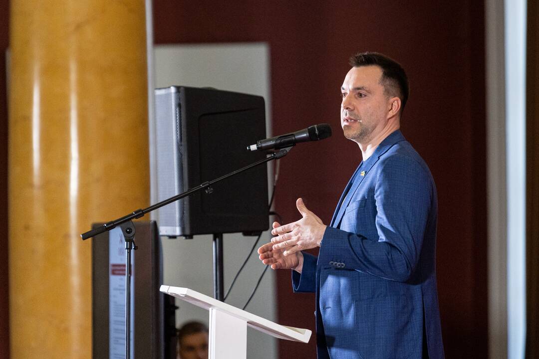 O. Arestovyčiaus pranešimas konferencijoje Vilniuje