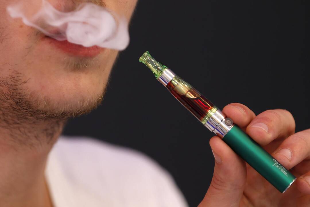 Keturiolikmetį prikūlė dėl elektroninės cigaretės