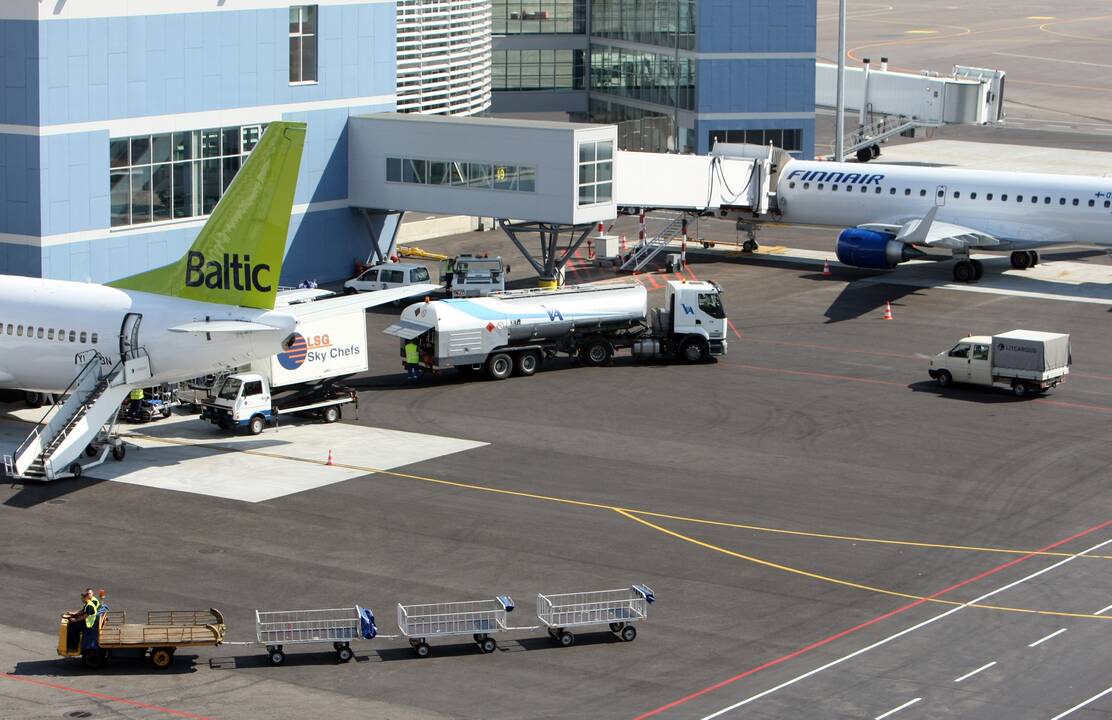 „Air Baltic“ atideda skrydžius iš Vilniaus į Rygą