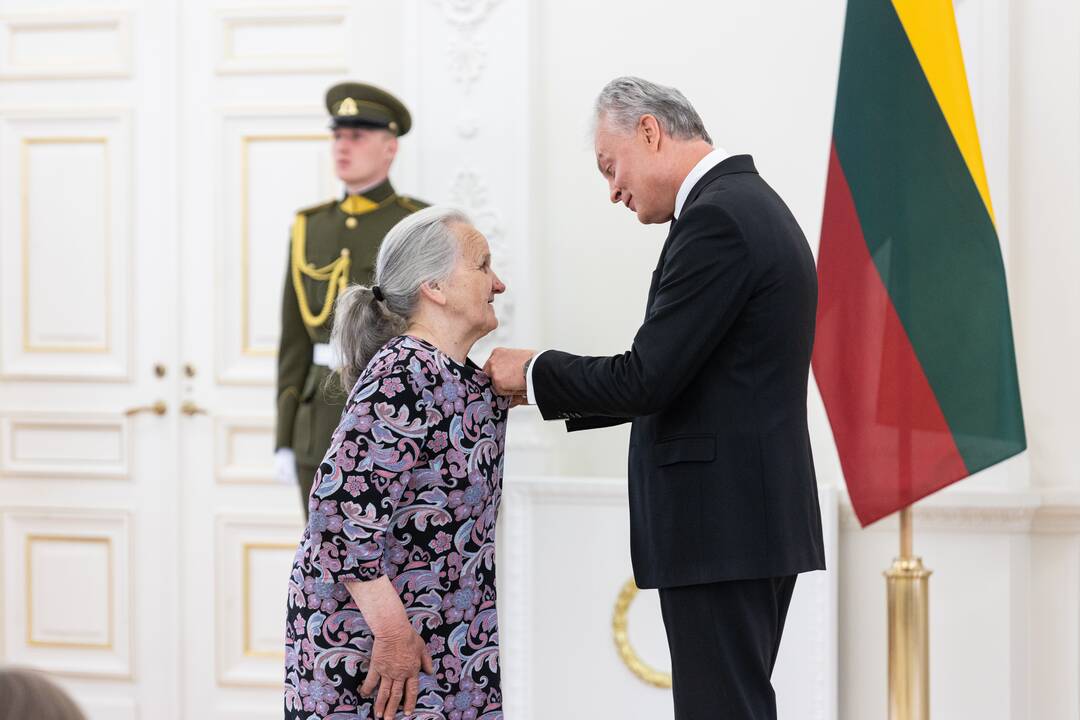 Prezidentas medaliais apdovanojo mamas