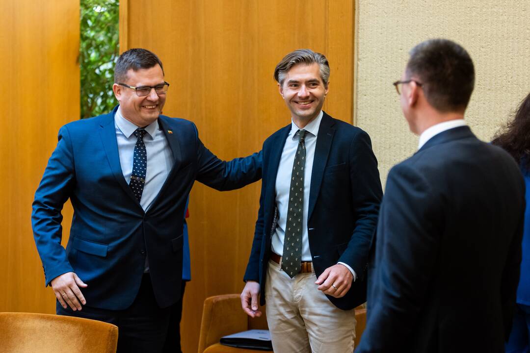 Partijos pasirašė susitarimą dėl gynybos