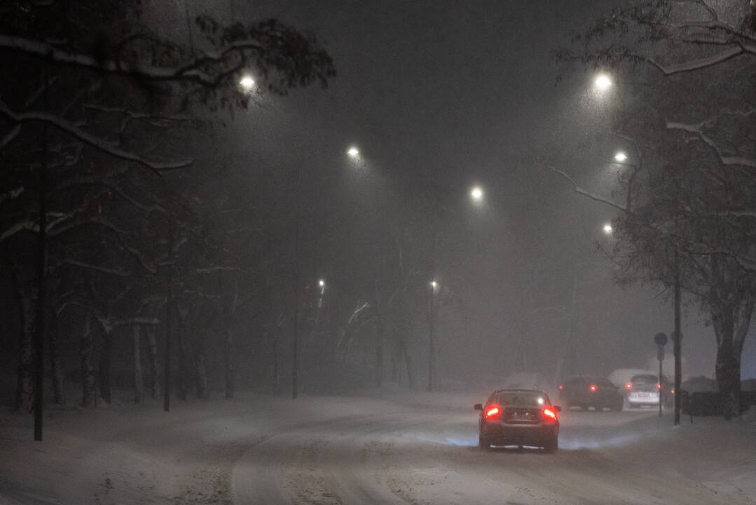 Eismo sąlygas sunkina rūkas, jis prognozuojamas ir naktį