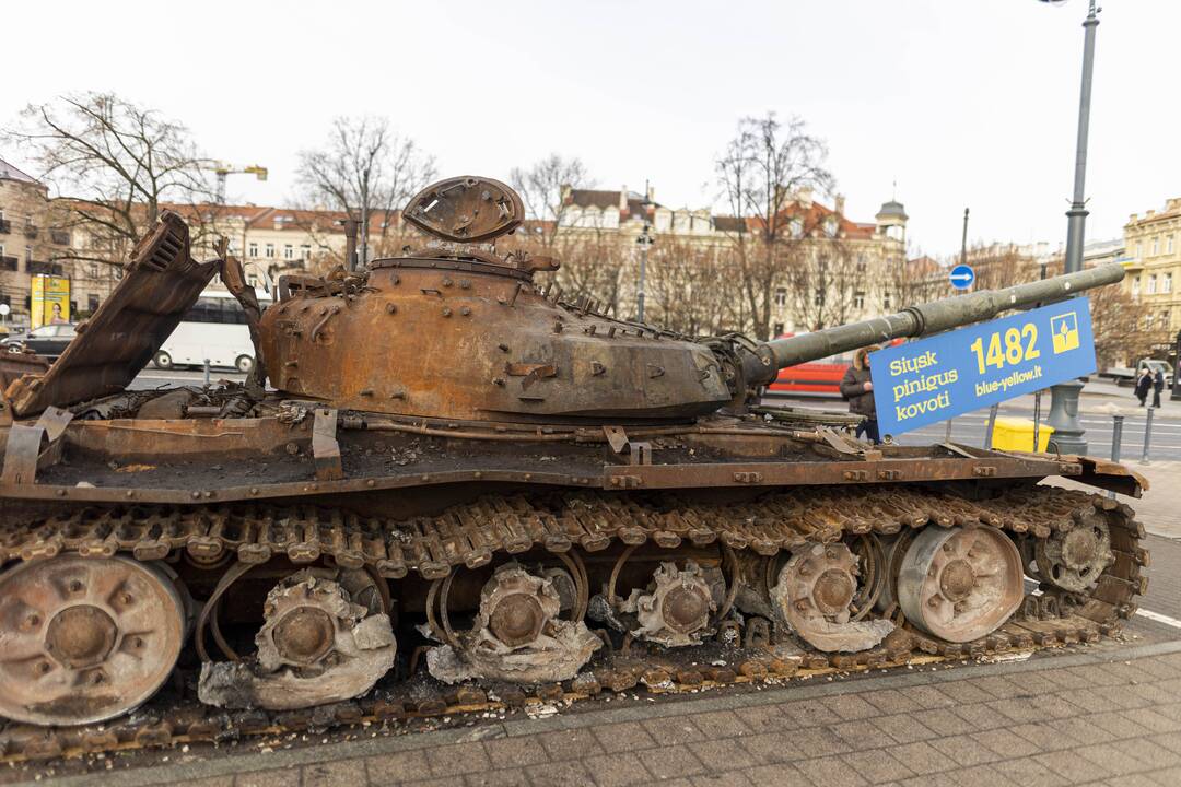 Rusų tanką apipurškė dažais