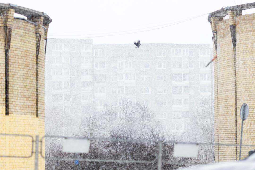 Lietuvoje eismo sąlygas sunkino gausūs krituliai
