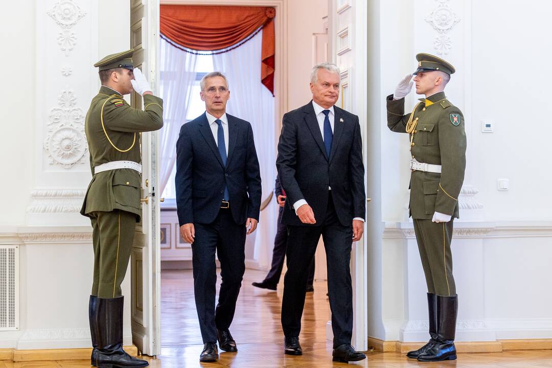 Prezidentas susitinka su NATO vadovu J. Stoltenbergu