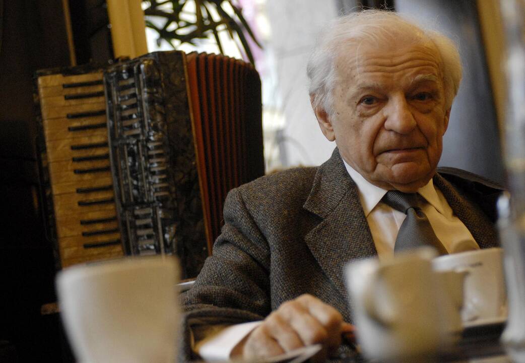 Mirė garsiausias šių laikų prancūzų poetas Y. Bonnefoy