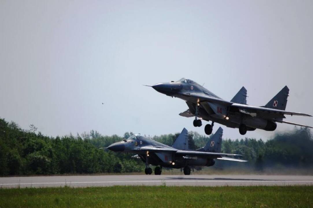 NATO naikintuvai triskart kilo lydėti Rusijos karinių orlaivių