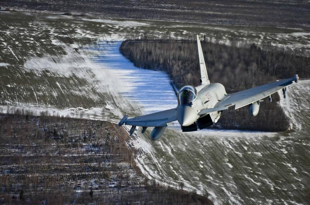 NATO naikintuvai dukart lydėjo Rusijos orlaivius