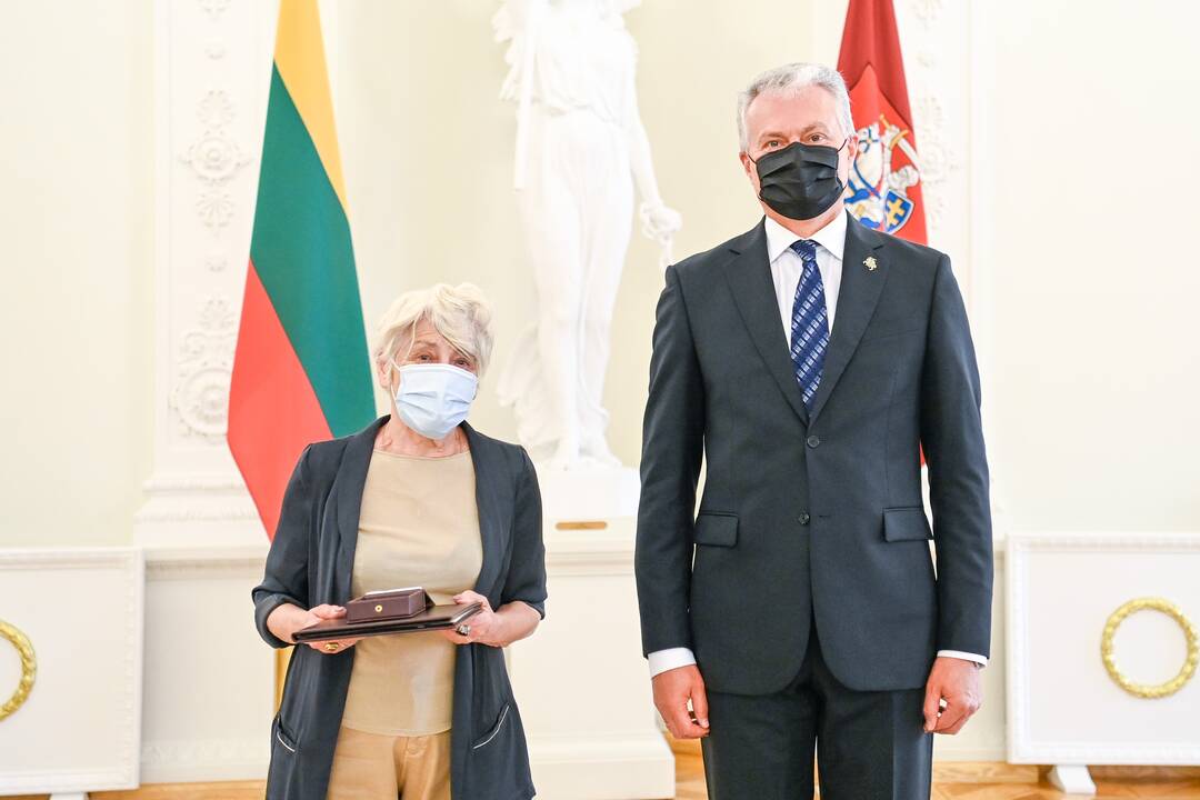 Prezidentas įteikė Vasario 16-osios apdovanojimus