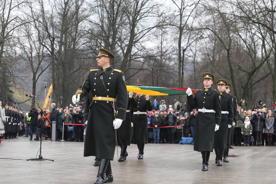 Gedimino pilies bokštui – nauja trispalvė