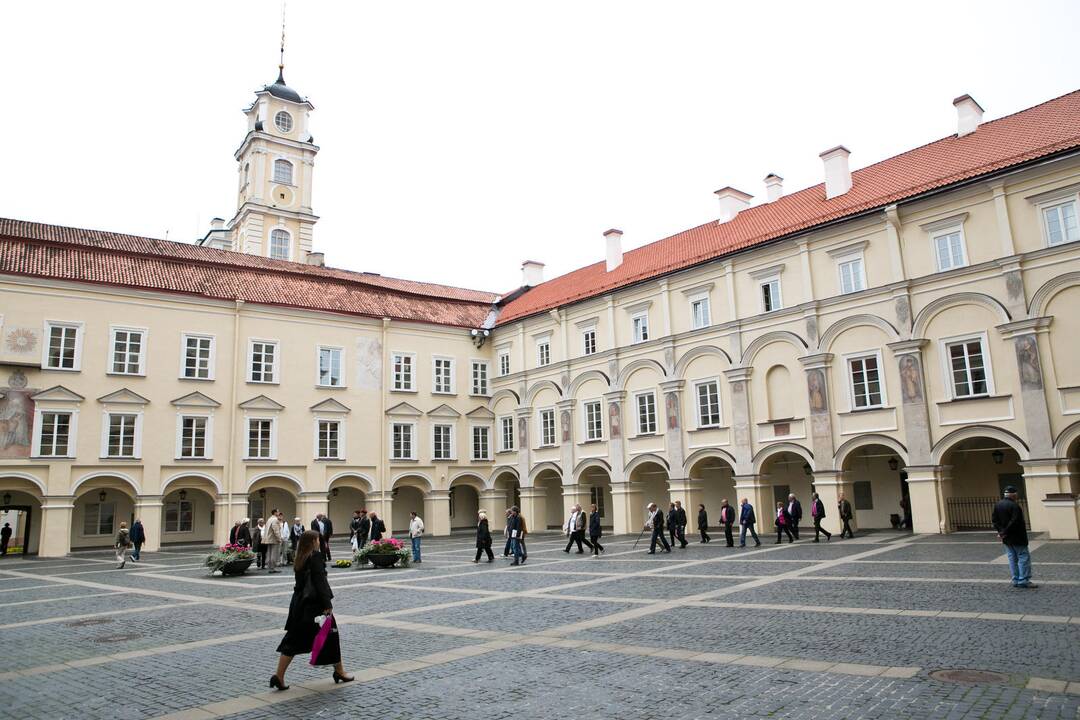 Prekyba poveikiu įtariama prokurorė nebedirba Vilniaus universitete