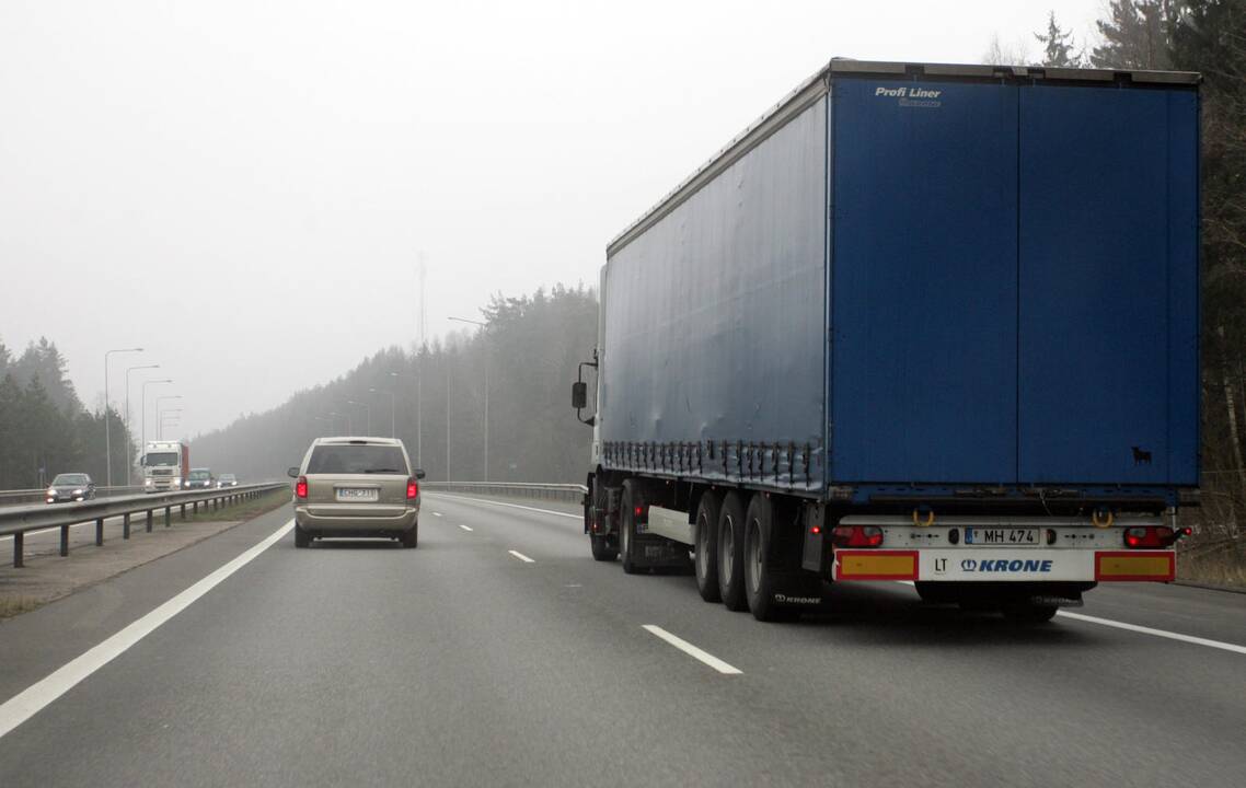 Kelininkai: šalies kelių dangos daugiausia drėgnos, vietomis – sausos