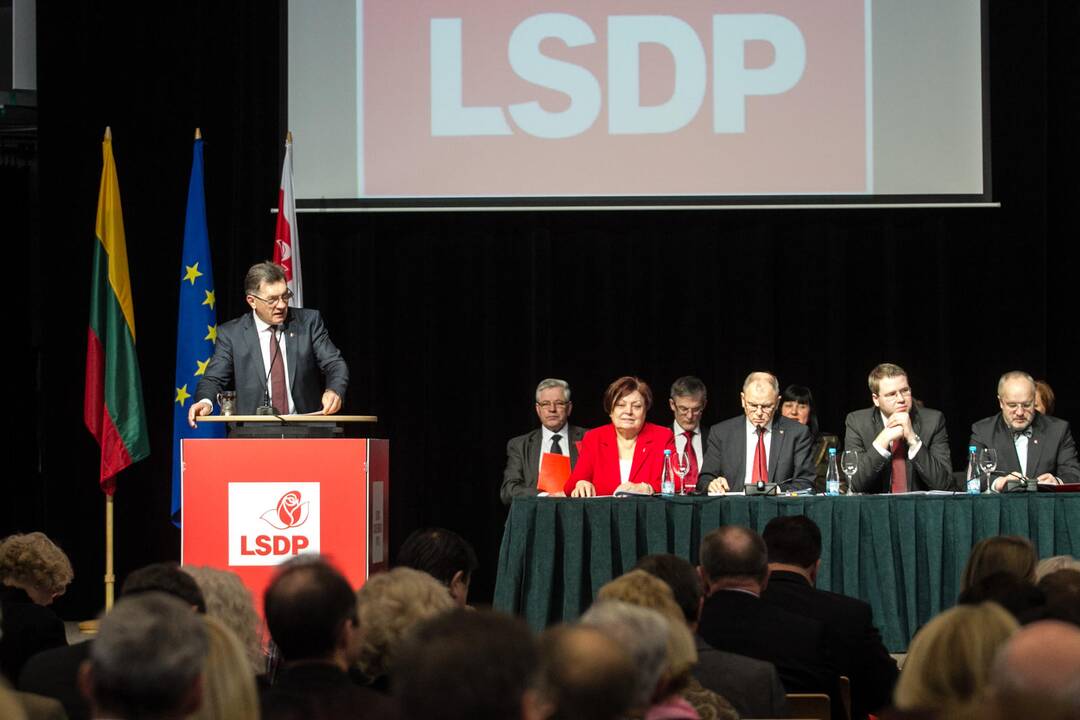 Socialdemokratai neužleidžia pirmos vietos partijų reitingų lentelėje 