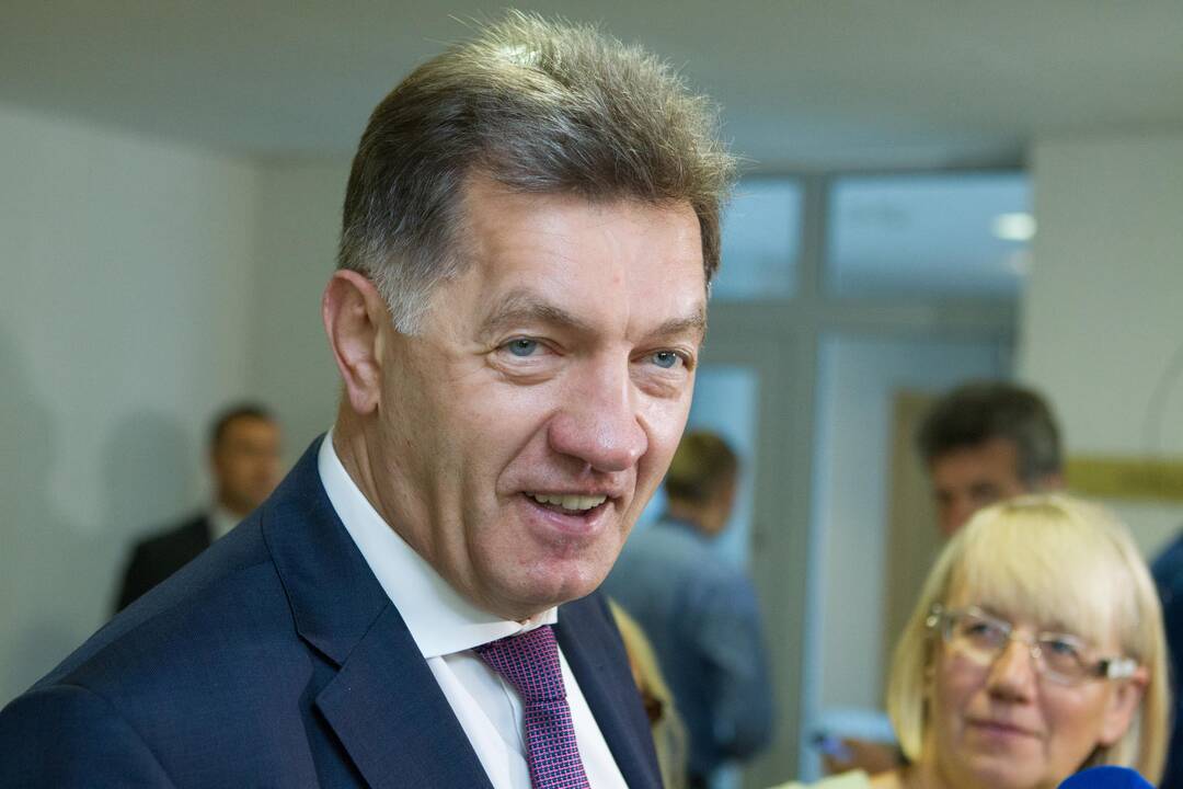 Premjeras neketina nutraukti atostogų Karibuose