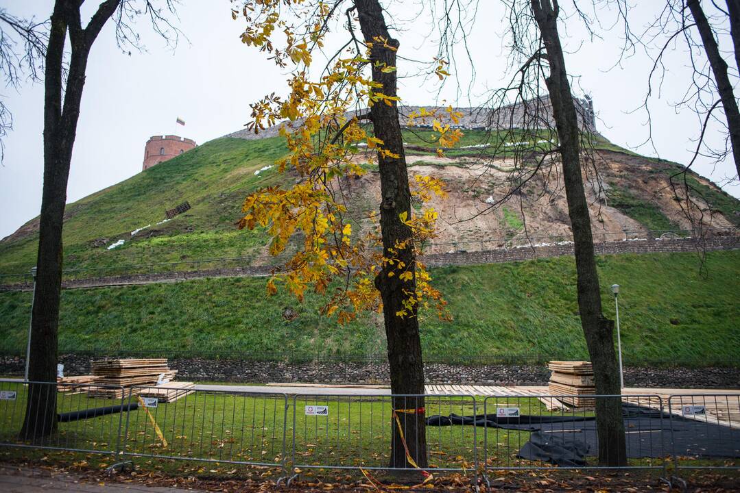 Įgriuvo dalis Gedimino kalno pagrindinio tako