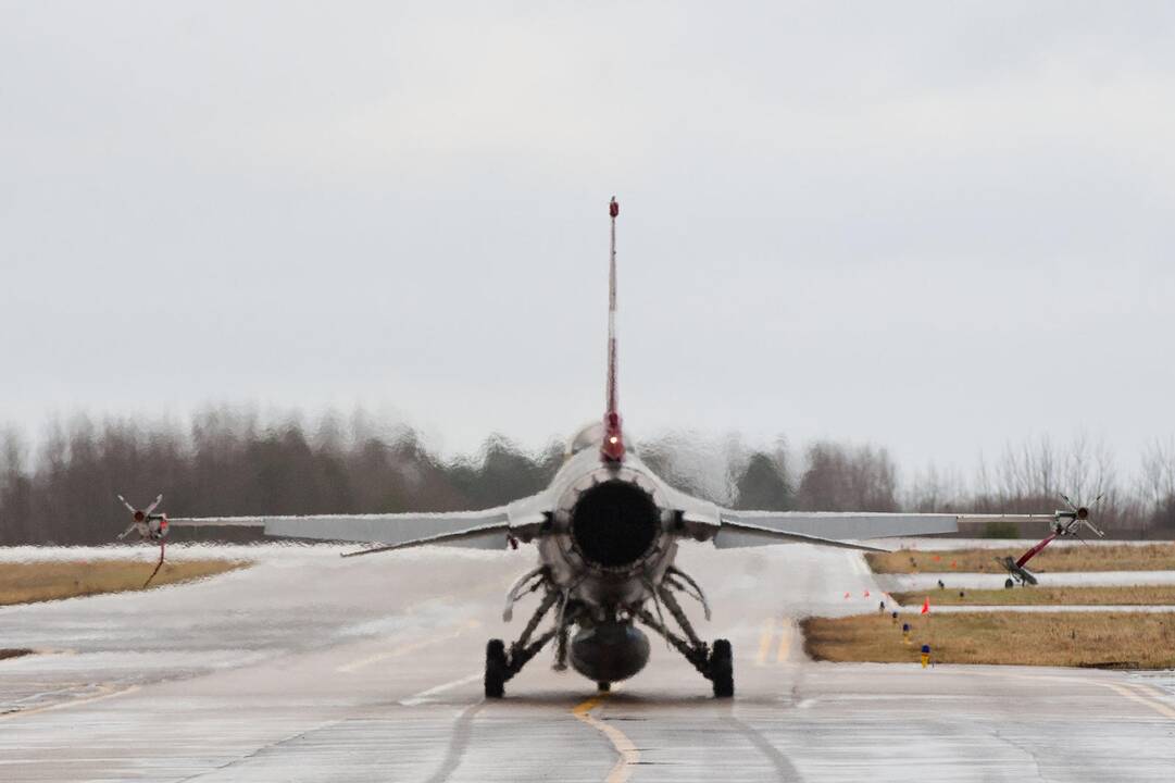 NATO naikintuvai vieną kartą lydėjo Rusijos orlaivį