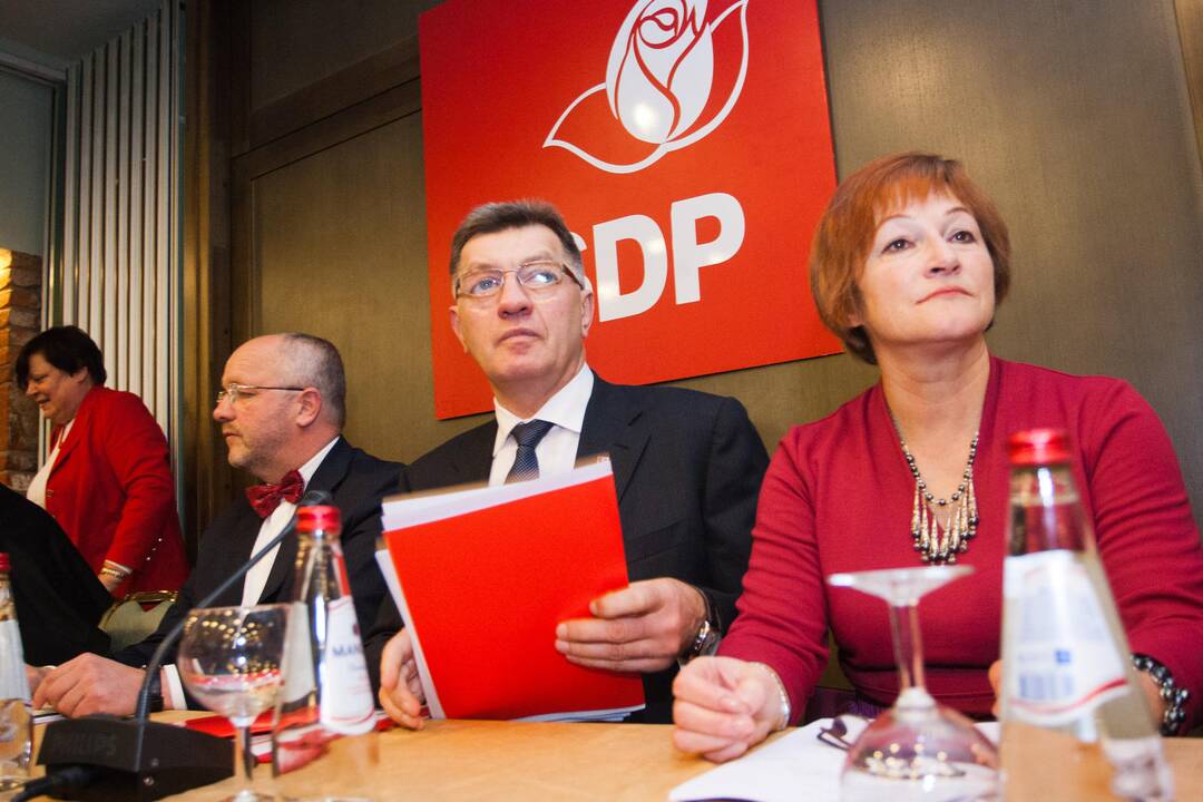 Apžvalgininkas: socialdemokratų reitingai – tefloniniai, prie jų niekas nelimpa