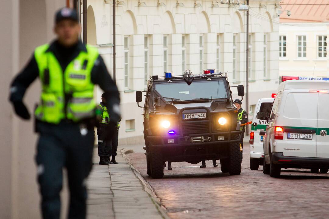 Prie Prezidentūros surengė mitingą: vienas dalyvis bėgo nuo policijos, gavo baudą