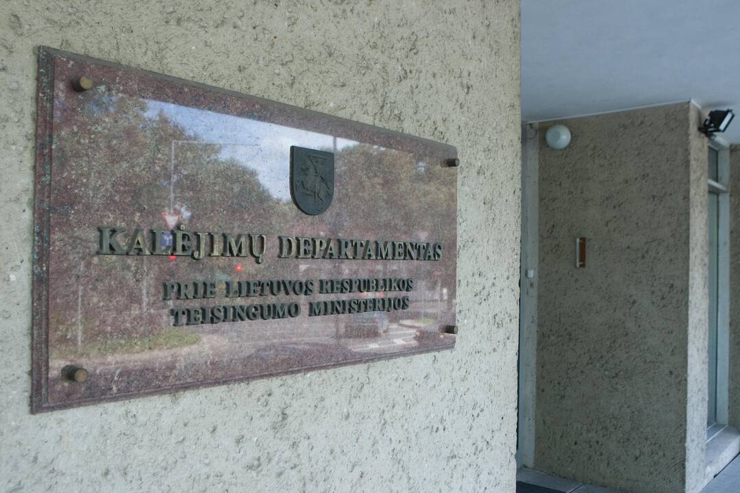 Kalėjimų departamento pertvarka: atsisakys skyrių, jungs probacijos tarnybas