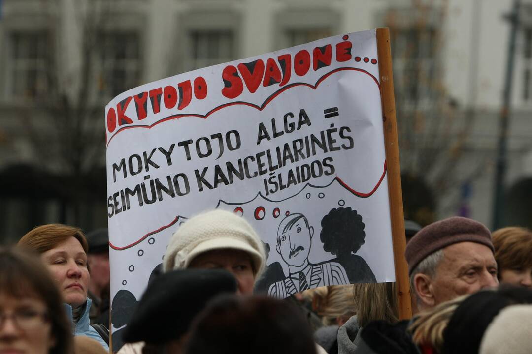 Bando mokytojų kantrybę: ar didės jų algos – dar nežinia