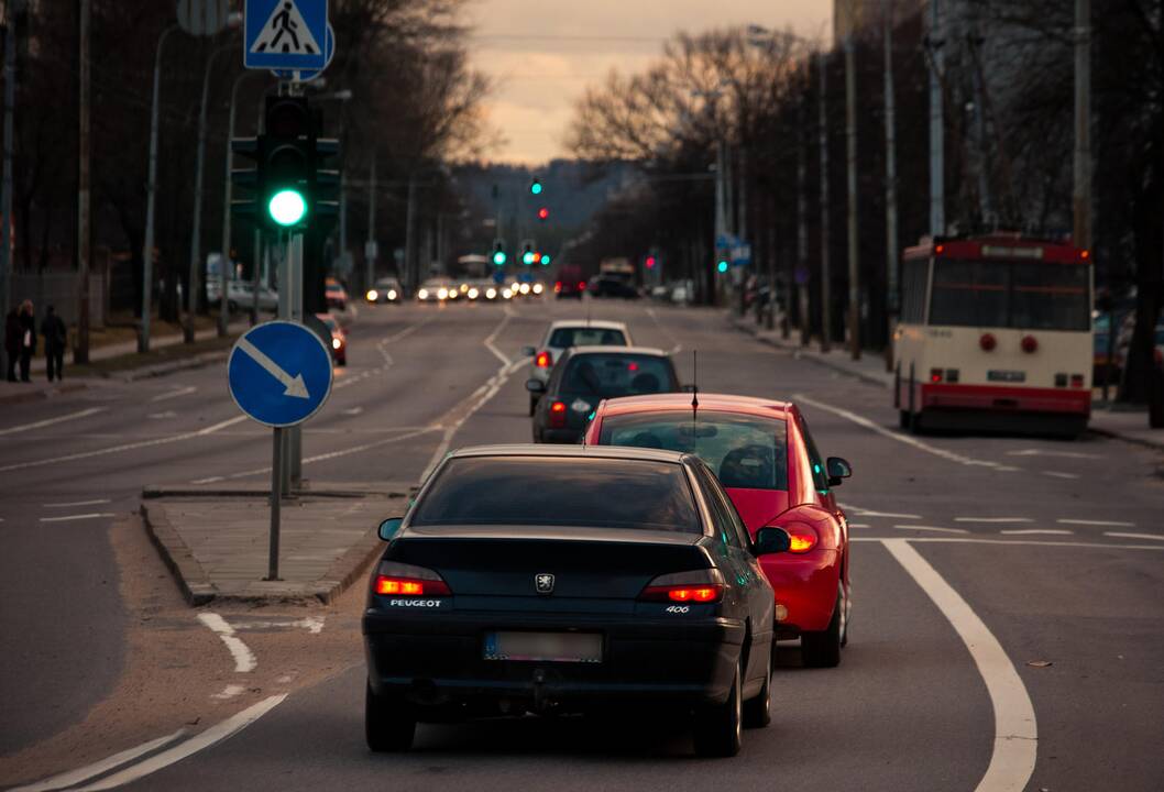 Girtas vilnietis užmigo prie šviesoforo
