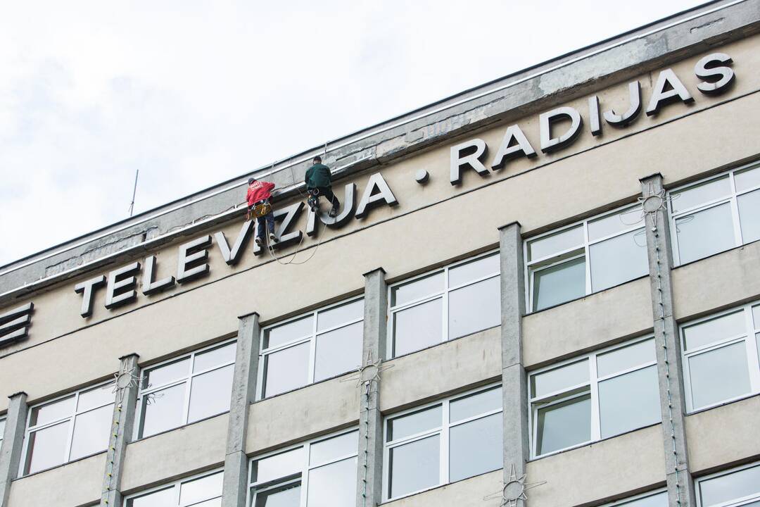 Dažais išteptos LRT sienos